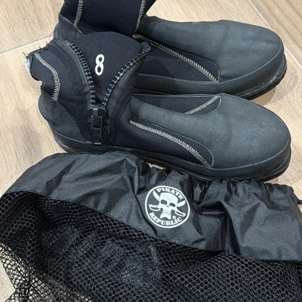 Dive boots